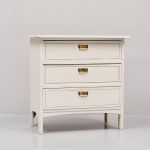 1047 1070 CHEST OF DRAWERS